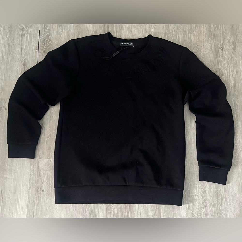 SOLD ❌❌❌
Dolce & Gabbana Black Crewneck Sweatshirt with Subtle Logo